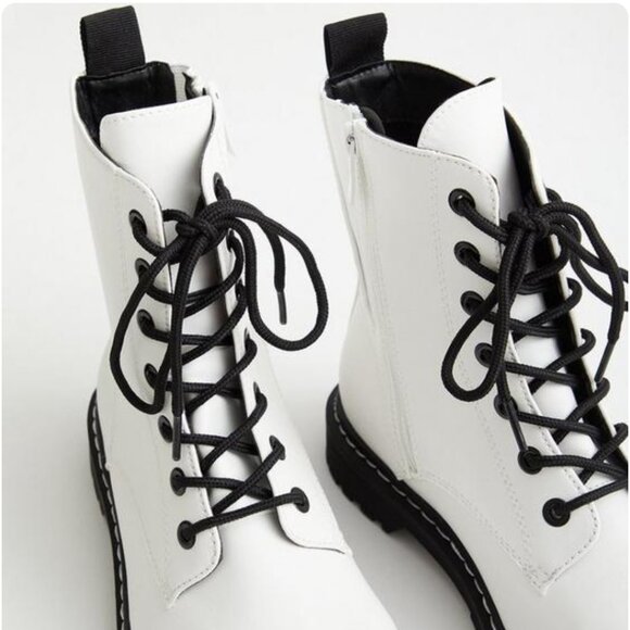 Torrid Size 10 "Stevie" White Chunky Combat Boot Black Sole & Black Laces NIB - Picture 3 of 14
